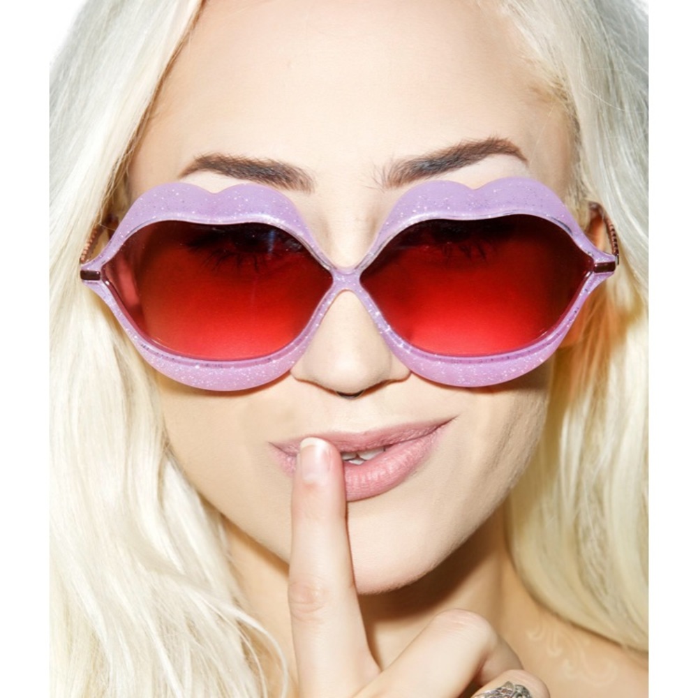 Wild fox pink lip service sunglasses, rose lenses